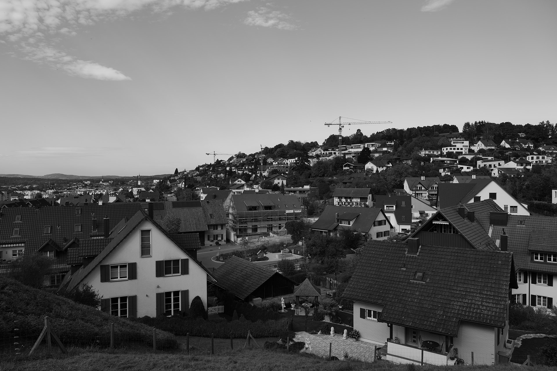 Obj. S 24-105, Brennweite 24 mm, P, f/6.3, 1/250 sec., ISO 100, WB Wolken, Bildstil «L. Monochrom».
