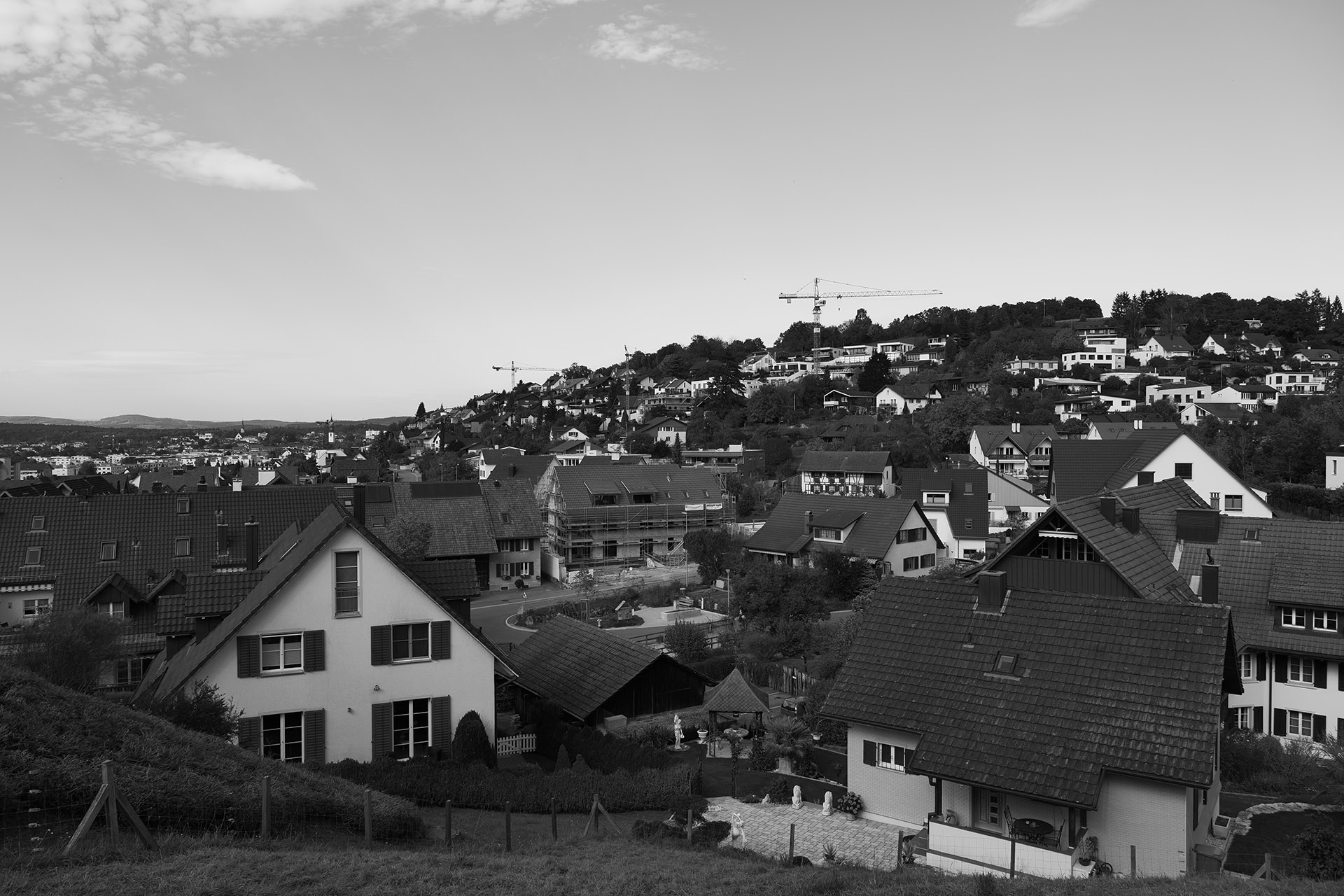 Obj. S 24-105, Brennweite 24 mm, P, f/6.3, 1/250 sec., ISO 100, WB Wolken, Bildstil «L. Monochrom D».