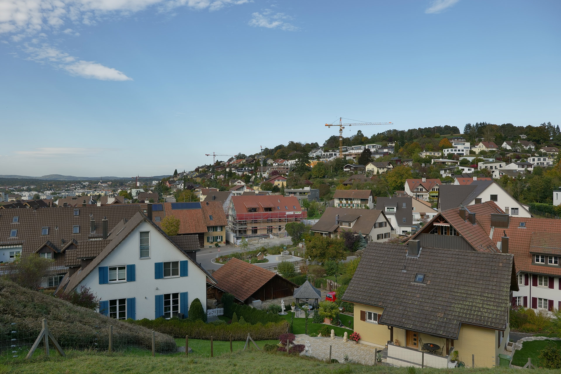 Obj. S 24-105, Brennweite 24 mm, P, f/6.3, 1/250 sec., ISO 100, WB Wolken, Bildstil «Cinema-like Dynamisch 2».