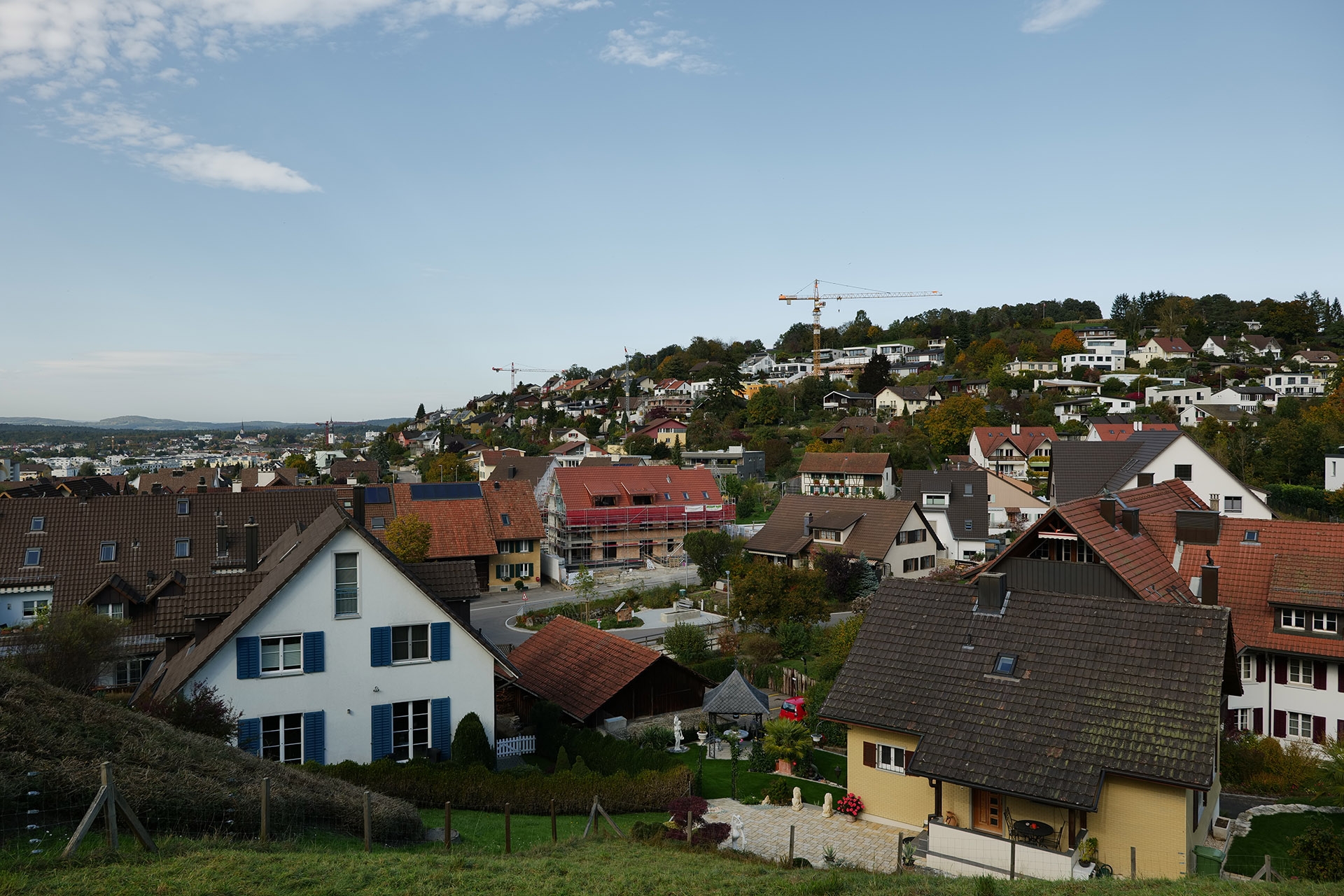 Obj. S 24-105, Brennweite 24 mm, P, f/6.3, 1/250 sec., ISO 100, WB Wolken, Bildstil «Cinema-like Video 2».