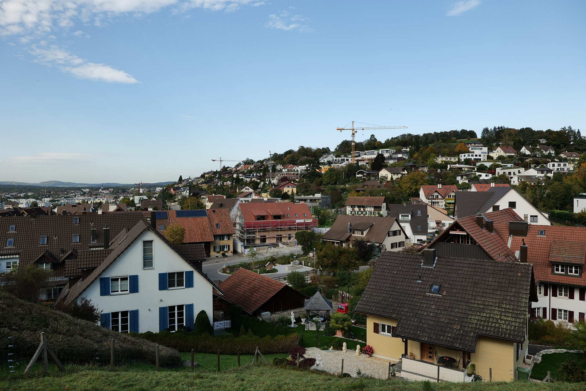 Obj. S 24-105, Brennweite 24 mm, P, f/6.3, 1/250 sec., ISO 100, WB Wolken, Bildstil «Wie 2100 (HLG)».