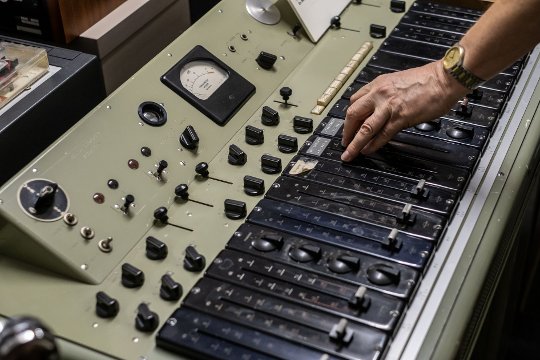 Das erste Studer-Mischpult für Tonregie stand damals im Bundeshaus in Bern.