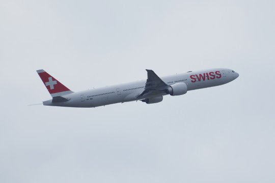 Verfolgung Flugzeug mit C-AF + Tracking, M.Zuiko 40-150mm, 150 mm, M, f/5.6, 1/1250 sec., ISO 200, WB Auto.