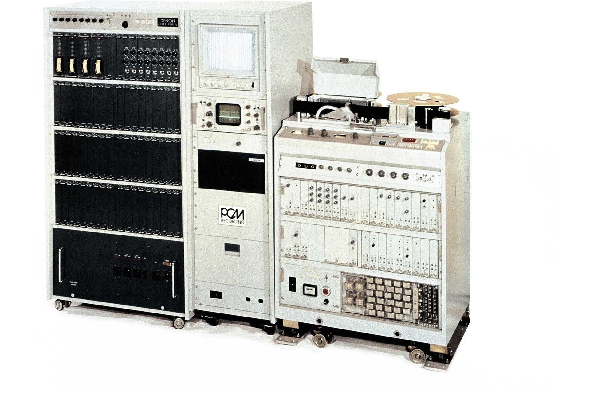 DN-023R: Denon entwickelte den weltweit ersten kommerziell einsetzbaren PCM-Digitalrekorder.