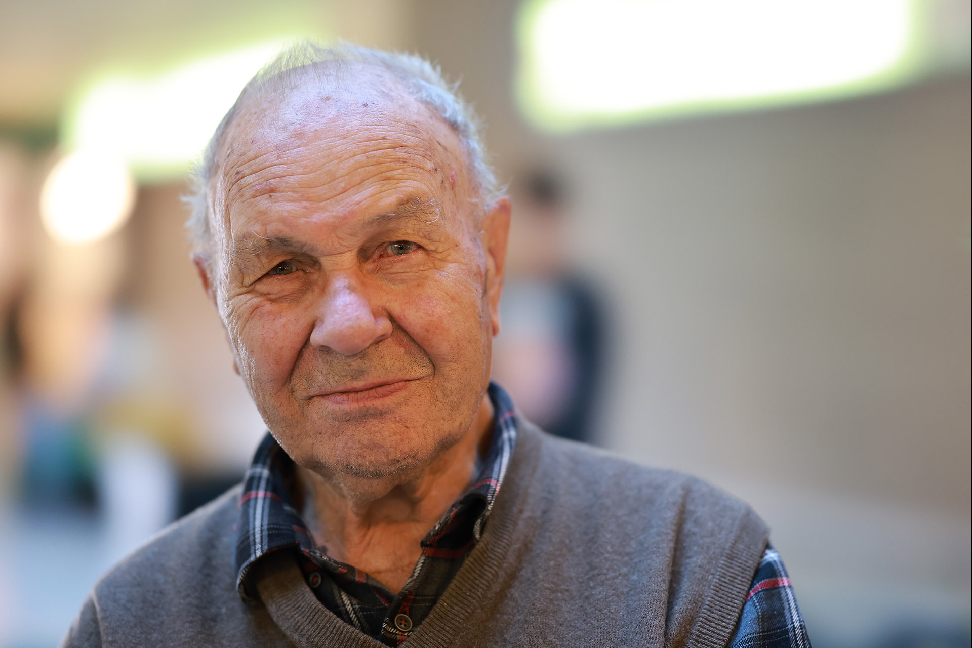 RF 85mm F1.2L USM DS, Fv, 1/320 s, f/1.20, ISO 2000, WB Auto.