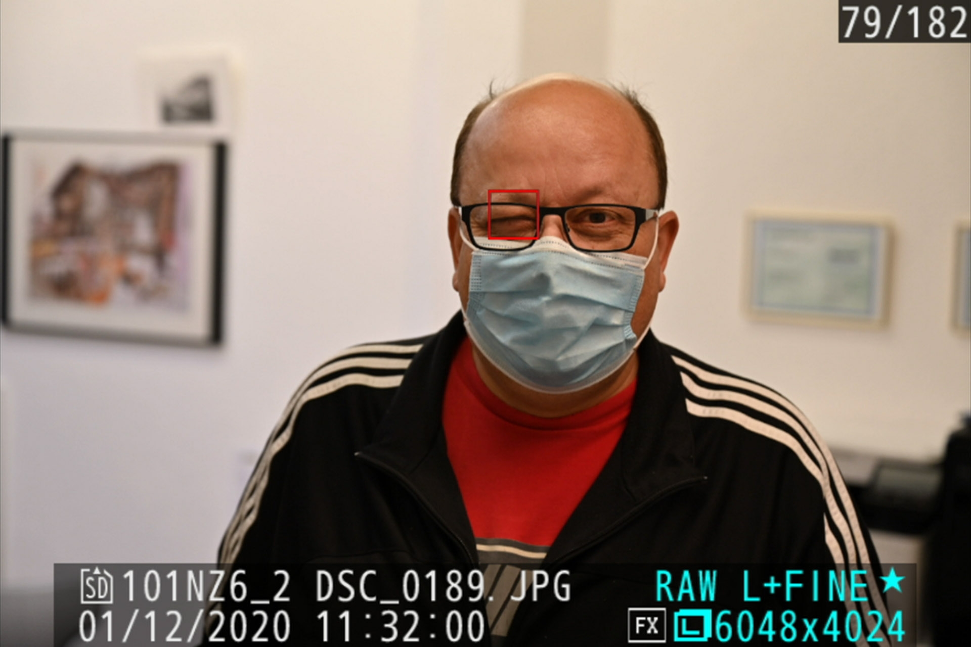 AF-Augenerkennung hinter Brille bei geschlossenem Auge.