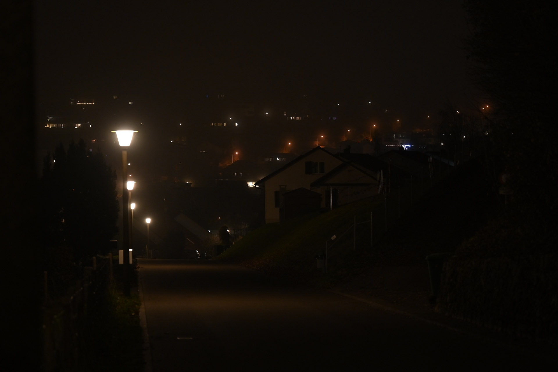 Bw 70 mm, M, 1/6 s, f 2.80, ISO 500, WB Auto, lange Belichtungszeit aus Hand.