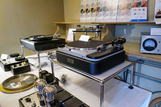 Wunderschöne, perfekt revidierte Vintage Thorens Plattenspieler von Swisssonor