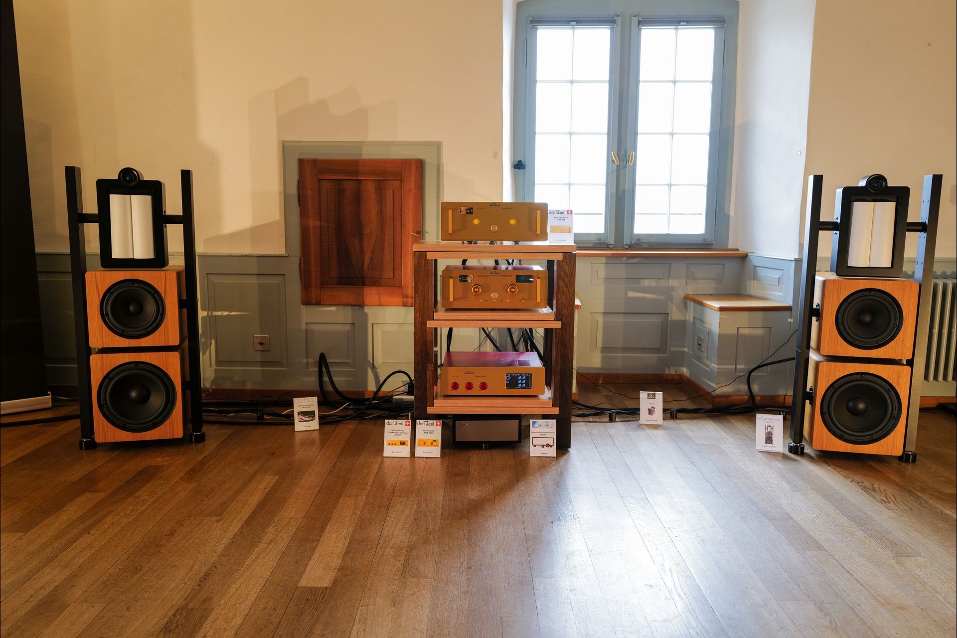 AudioNec Lautsprecher von Frankreich an DartZeel Elektronik vom Genfersee - Best-Sound-of-the-Show gemäss avguide.ch Redaktion