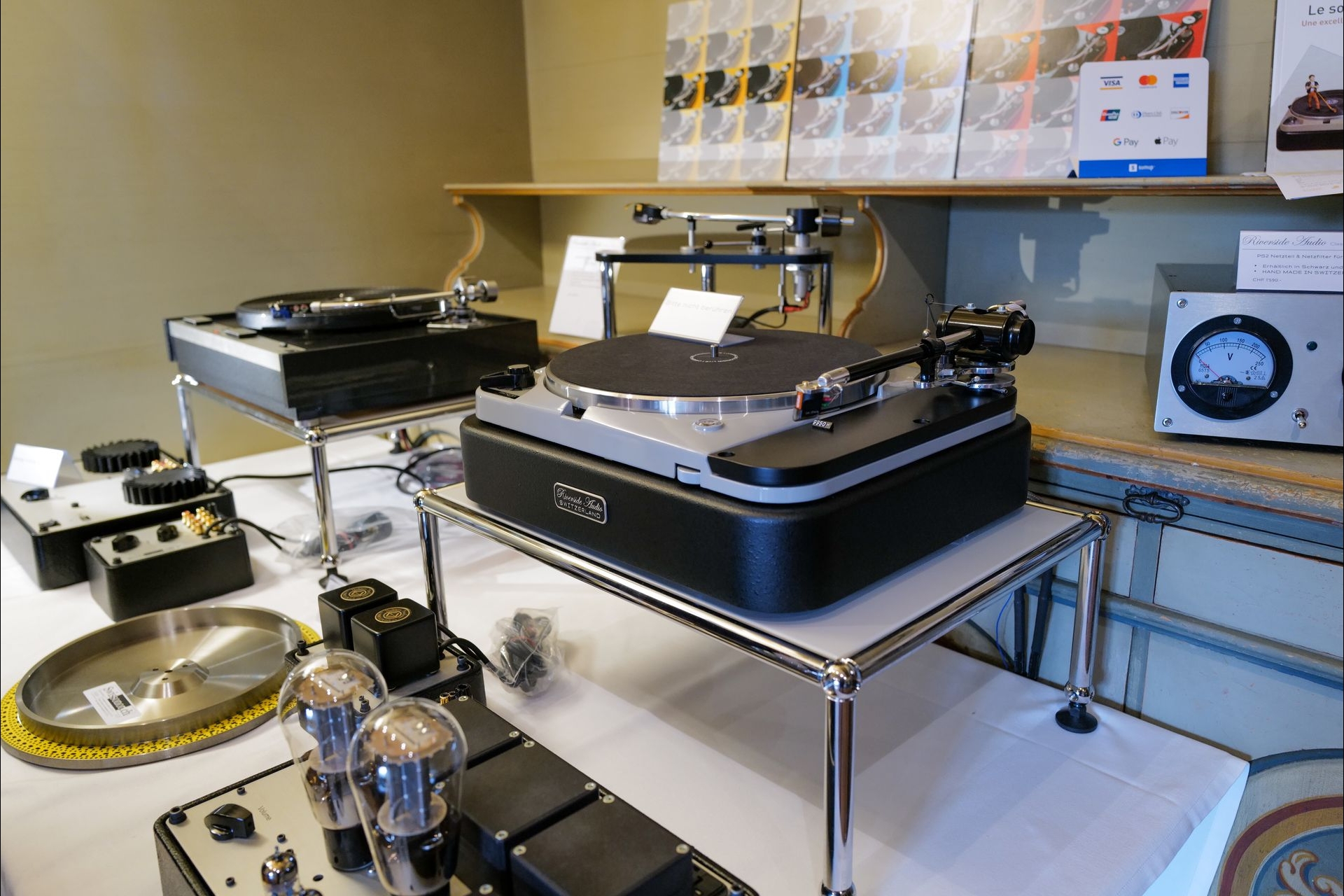 Wunderschöne, perfekt revidierte Vintage Thorens Plattenspieler von Swisssonor