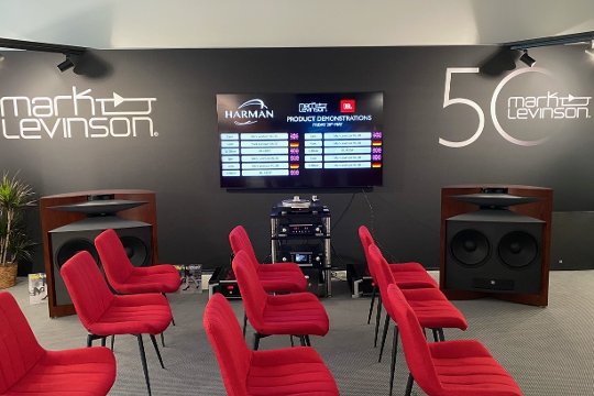 Mark Levinson Elektronik spielte an den grossen JBL Everest Speakern