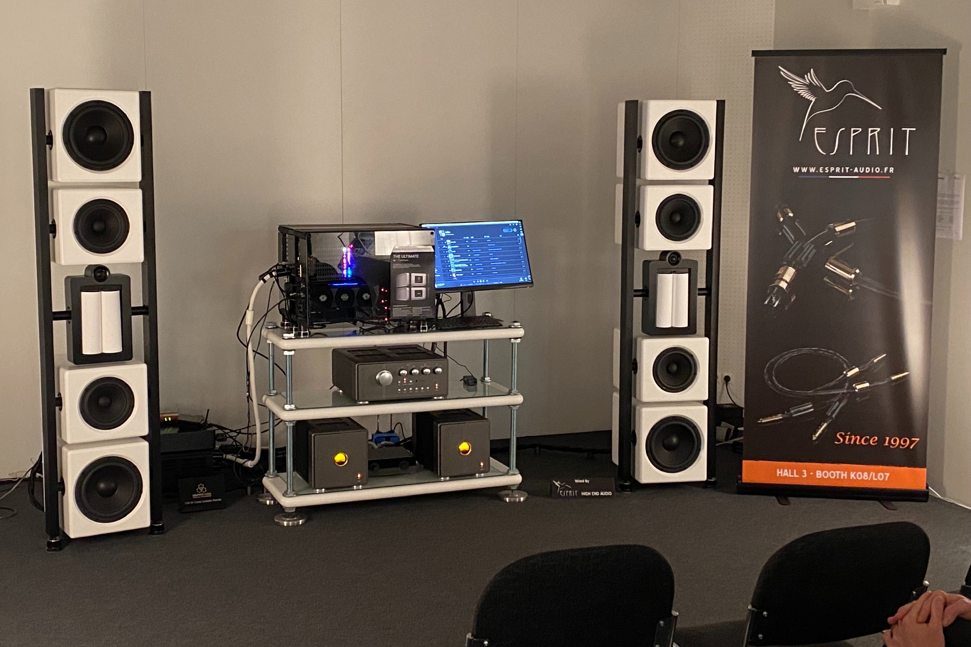 AudioNec Lautsprecher waren bereits am Klangschloss, hier an Riviera Labs Elektronik und AudioNec Musik Server