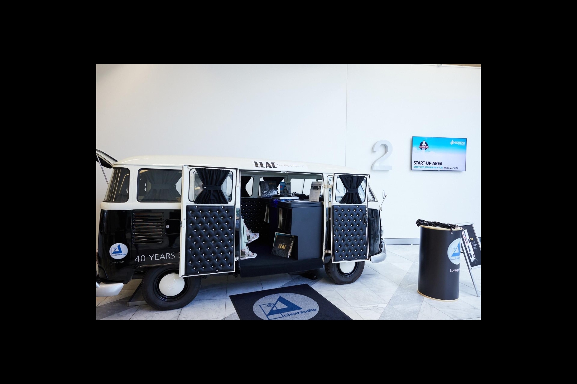 Der gute alte VW Bully wurde zum High End Mobil!
