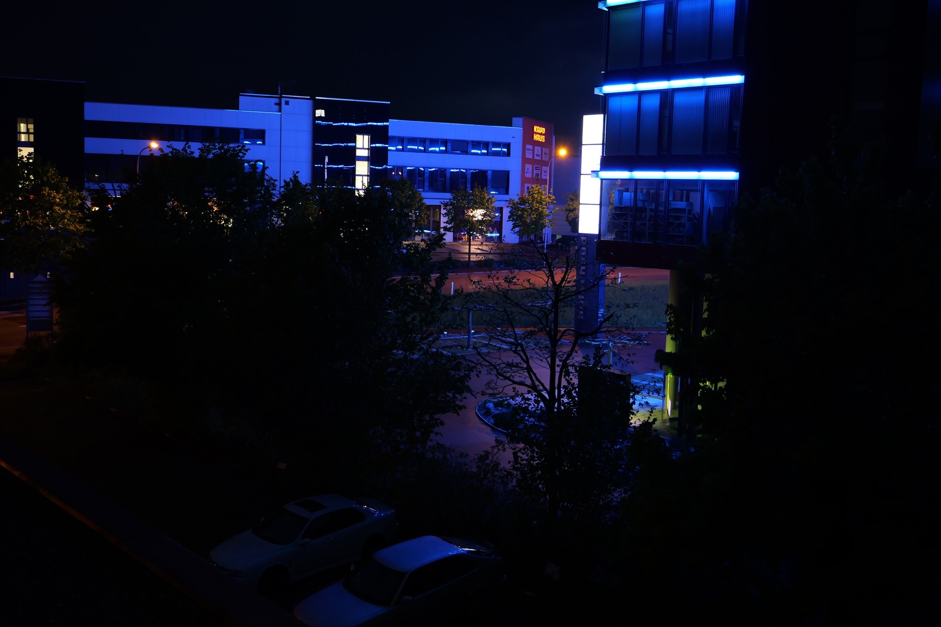 Leica DG 12-60 mm, BW 17 mm, P, f/3.1, 1/13 sec., ISO 1000, WB Wolken.