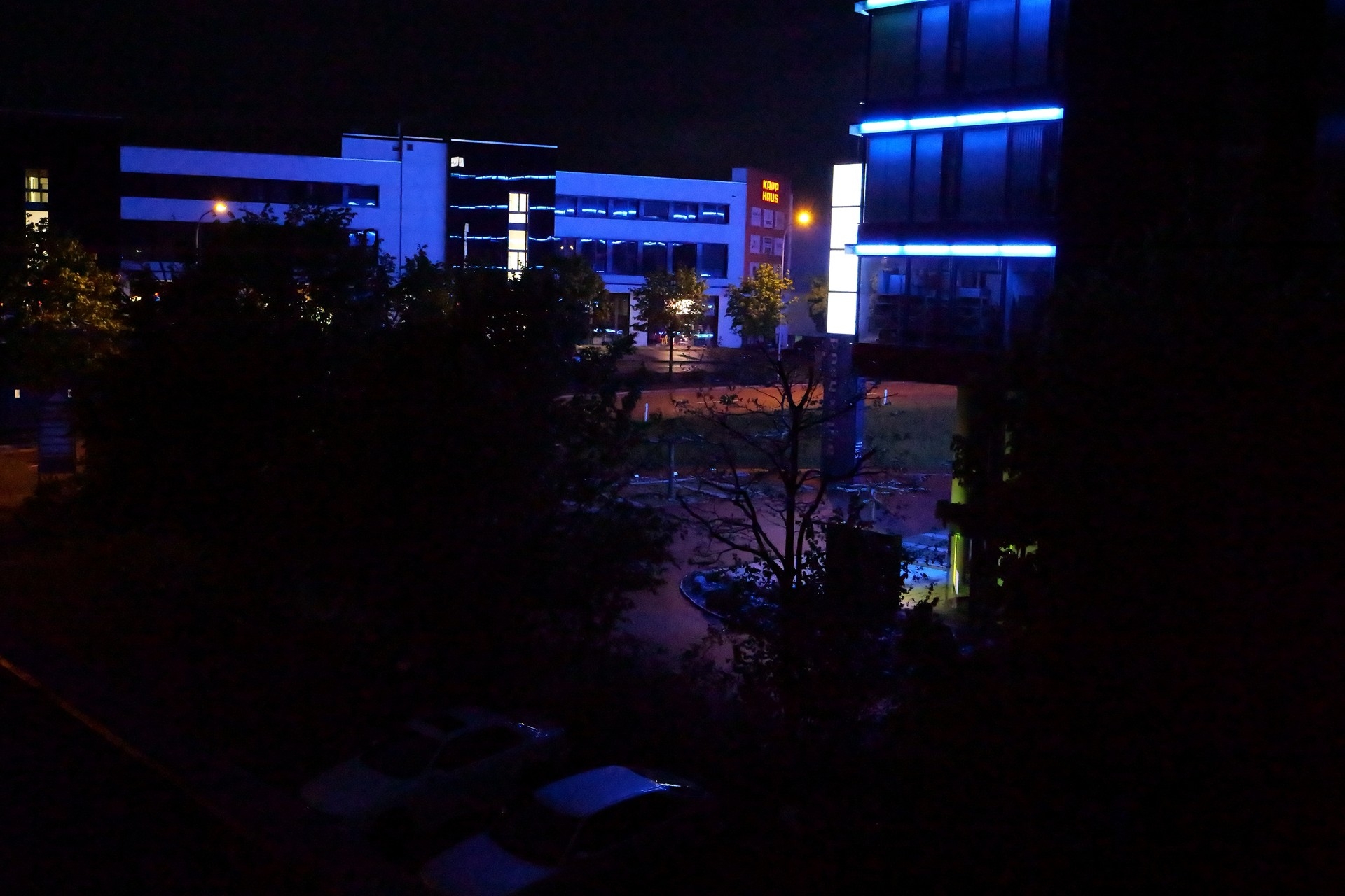 Leica DG 12-60 mm, BW 17 mm, P, f/4.0, 1/200 sec., ISO 25600, WB Wolken.