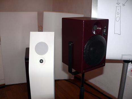 Mit dem gleichen Aufbau: HD-Audio auf Laptop und Weiss DA-Wandler/Vorstufe wurden die beiden Schweizer ktivlautsprecher "Ella" von Klangwerk (links) und A14-M von PSI Audio vorgeführt.