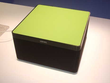 Auch bei Loewe ist die Zukunft kabellos. Der kubische Air Speaker im minimalistischen Design mit Airplay von Apple.