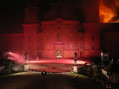 Das Kloster brennt (wieder einmal...)