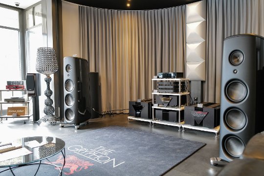 Das Ausnahmesystem mit Magico und Gryphon bot ein so aussergewöhnlich berührendes Hörerlebnis, dass die audiophile Pilgerfahrt nach St. Gallen eingeplant werden sollte. Das muss man einmal gehört haben.