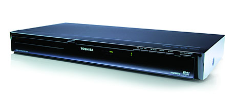 Mit dem Modell XD-E500 bringt Toshiba einen DVD-Player auf den Markt, der nicht nur die Auflösung von DVDs auf Full HD hochgerechnet, sondern auch Schärfe, Farben und Kontrast verbessert. Damit soll mit der bestehenden DVD-Sammlung ein neues Heimkinofeeling möglich werden.