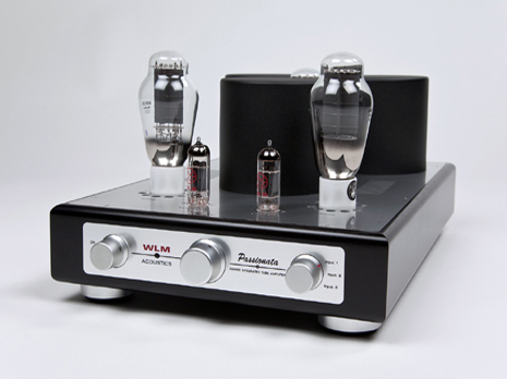 InCONCERT AUDIO präsentiert den neuen Röhrenvollverstärker PASSIONATA von WLM. Passionata ist nicht mehr und nicht weniger als die neue Klangdefinition der 300B-Triode. Der Single-Ended-Verstärker (Class A) arbeitet mit 2 ECC99-Doppeltrioden und 2 300B-Trioden im Leistungsbereich von 7 Watt pro Kanal. In der Stromversorgung arbeitet eine Gleichrichter-Röhre. Passionata kann als Vollverstärker mit 3 Eingängen oder als Endstufe eingesetzt werden. (Raum 5)