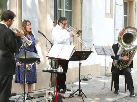 Drei Blechbläser und eine Jazzsängerin, das ist BLAS I JUZZ, das neue Quartett des Trompeters Jörg Schneider, welches einheimisches Liedgut aus der Sammlung 
