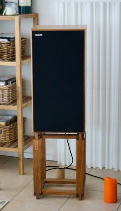 Harbeth HL5 plus XD & Stands in Walnuss