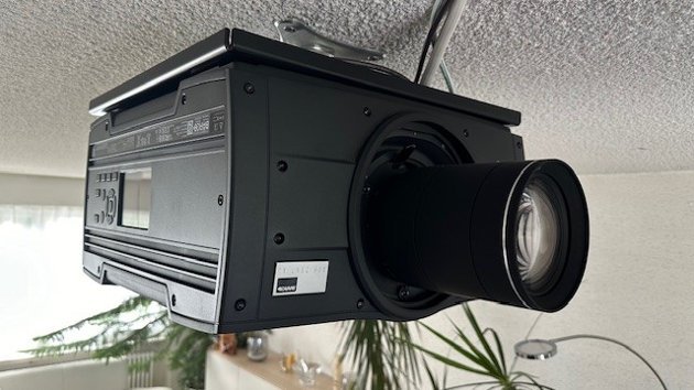 Barco Bragi Cinemscope mit Objektiv EN63