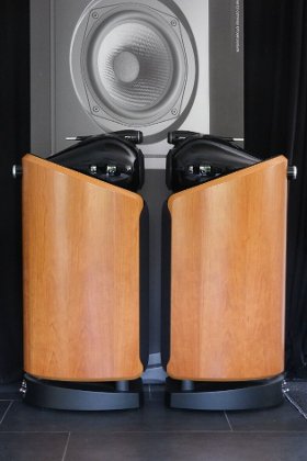 B&W Nautilus 802 Diamond