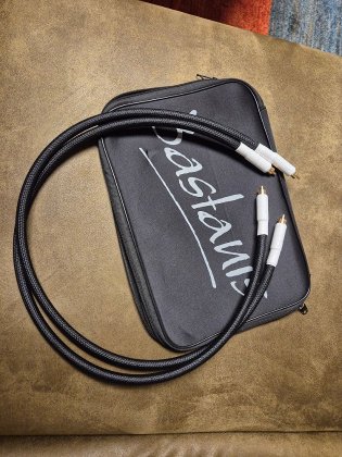 Bastanis High Space RCA 1m, NEU