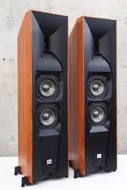 SUCHE JBL Studio 570 Lautsprecher.