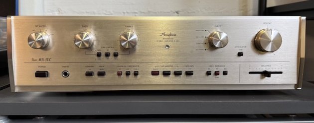 Accuphase E-203