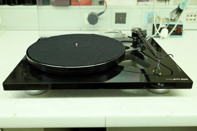 Rega RP 8 Plattenspieler