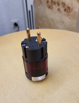 OYAIDE Gold Stecker Schuko