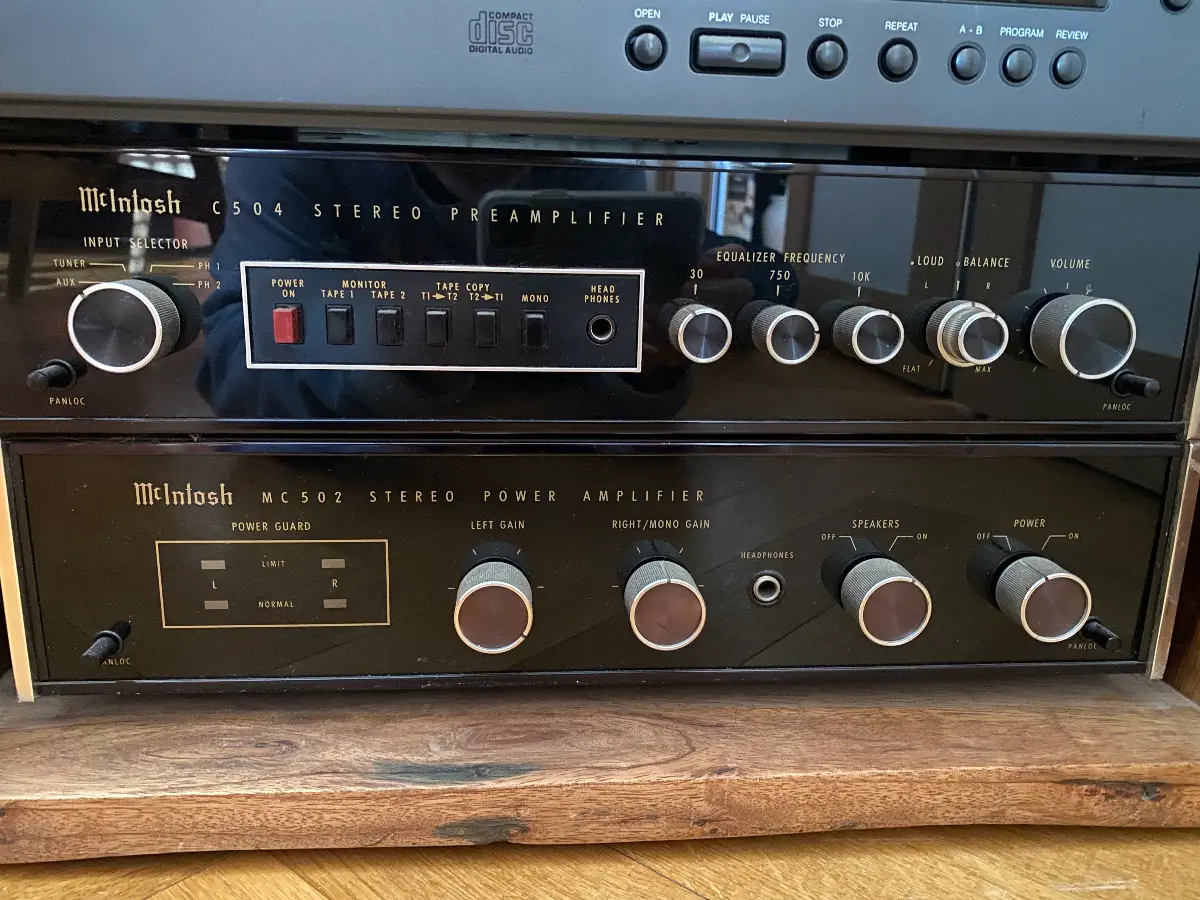 McIntosh Pr&eacute;-ampli C504 Ampli MC502