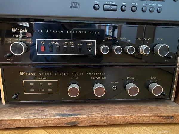 McIntosh Pr&eacute;-ampli C504 Ampli MC502