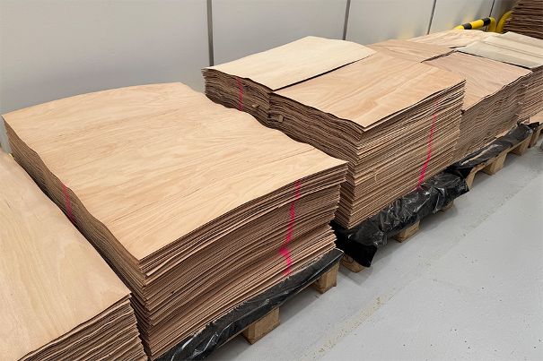 Buchenholzplatten sind die Grundlage für den Gehäusebau der 800er-Serie.