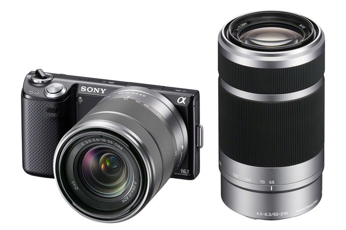 Die NEX-5N gibt es wie bis anhin mit 18-55mm-Standardzoom. Dazu ist nun auch das neue 55-210mm-Telezoom erhältlich.