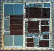 Der MPEG-2 Video Encoder von Philipps enthält auf ca 2 cm2 4.5 Millionen Transistoren. Bei einer Taktfrequenz von 27 MHz verbraucht er 2 W.