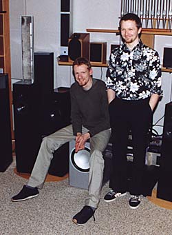 Die beiden jungen deutschen Ingenieure Jörn Janczak (links) und Swen Wasserrab aus Leipzig