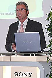 Claudio Ammann, ab 1. April 2004 neuer Managing Director bei Sony, präsentiert die Schwerpunkte des Sony Programmes.