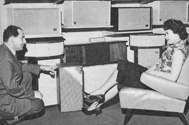 Klangvergleich verschiedener Lautsprechermodelle: die Wall of Sound beim HiFi-Händler. 