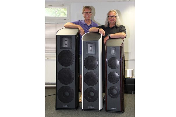Leo Greiner (links) und Kurt Scheuch, die Gründer von Piega, mit ihrer neuen Lautsprecher-Serie.
