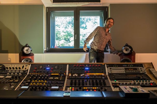 Serge Christen, Mitinhaber von Mazzive Sound Productions GmbH, ist ein grosser Fan und Fachmann für Mastering analoger Tonträger.