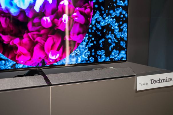 EZ1000: OLED-Flaggschiff-TV mit exzellentem Dynamic Blade Speaker, standesgemäss von Technics verfeinert.