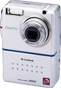 Die Fujifilm FinePix M603 tanzt auf beiden Hochzeiten ähnlich gut.