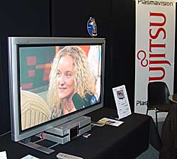 Das 42 Zoll Plasma Display P42HHS10 von Fujitsu optimiert das Bild mit Advanced Video Movement (AVM).