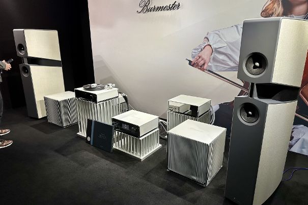 Burmerster BX-100 an hauseigener Referenz-Elektronik.