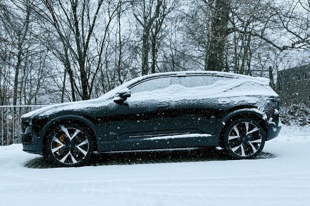 Auf Schnee konnten ABS und ESP zeigen, ob sie so viel Feingefühl wie das Dolby-Atmos-Sound-System haben.