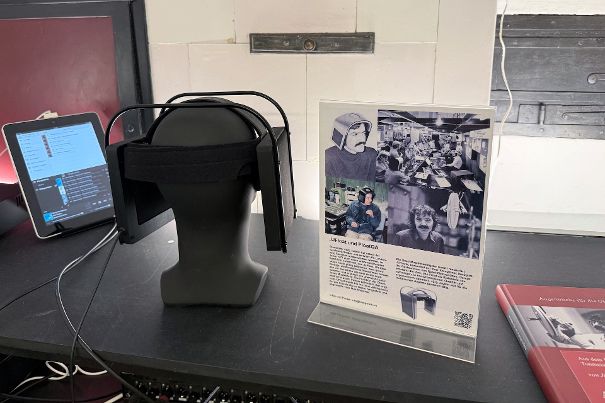 Blick in die Kopf-Hör-Küche, wo das Publikum den Schöpfungen von Jörg Jecklin die Ehre gab. (Foto: Stefan Schickedanz